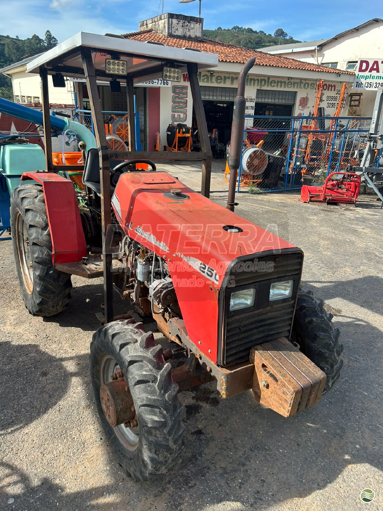 TRATOR MASSEY FERGUSON MF 250 Tração 4x4 DATERRA Implementos Agrícolas MACHADO MINAS GERAIS MG